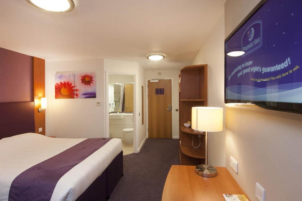 Dundee East Premier Travel Inn Exterior foto